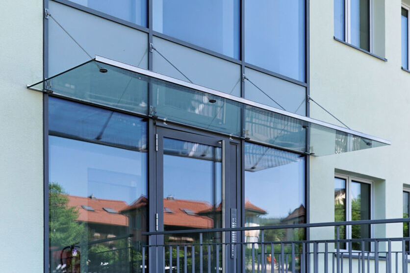 Vordächer und Pergolen